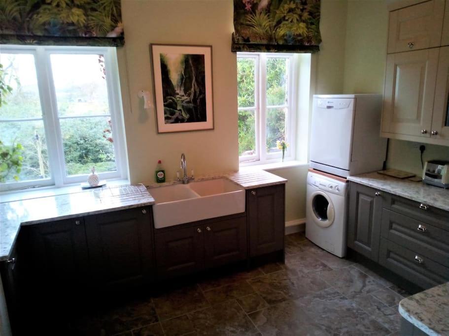 Tranquil Getaway Near Brecon Beacons Apartment Llandovery Exterior photo