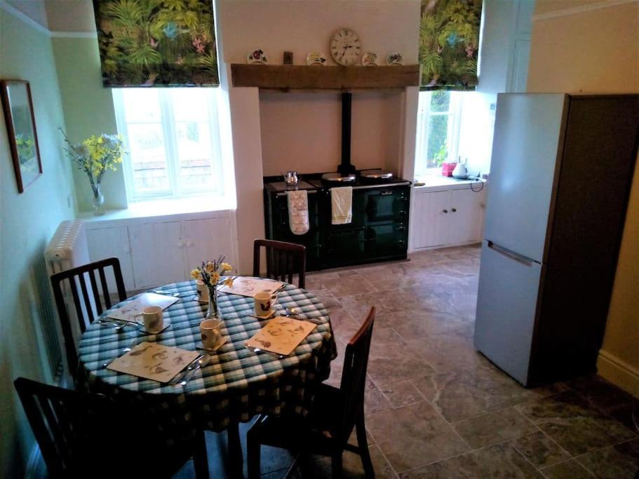 Tranquil Getaway Near Brecon Beacons Apartment Llandovery Exterior photo
